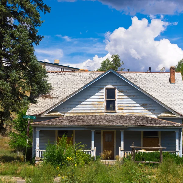 Image showing an older home with potential foundation issues.